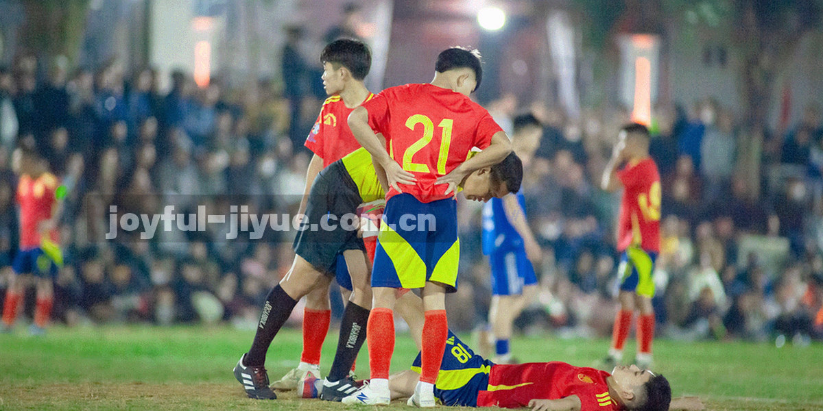 叠放的抽象纸片、对勾与链接图标组成的几何图形，橙金与深墨蓝配色，无人物